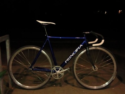 in der tat eine süße blauschlampe!!!.jpg